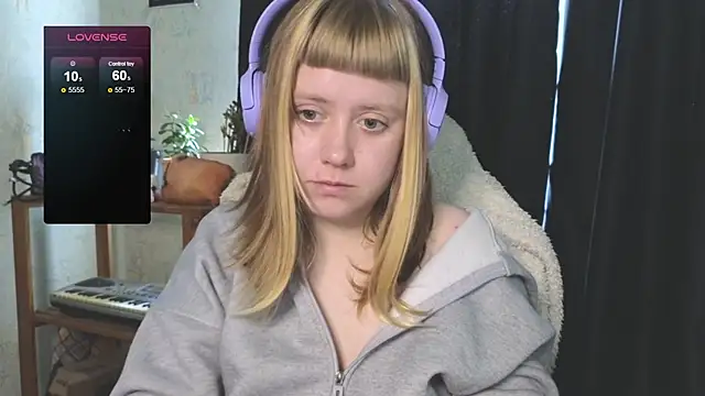 Snapshot of June_shy0 chatting on 26, 9, 2025 June shy0 online show from 26, 9, 2025