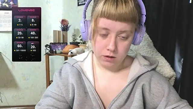 Snapshot of June_shy0 chatting on 4, 10, 2025 June shy0 online show from 4, 10, 2025