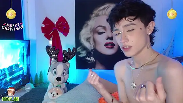 Snapshot of maxiy_001 chatting on 9, 12, 2024 maxiy 001 online show from 9, 12, 2024