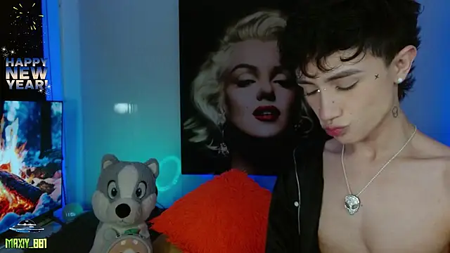 Snapshot of maxiy_001 chatting on 5, 1, 2025 maxiy 001 online show from 5, 1, 2025