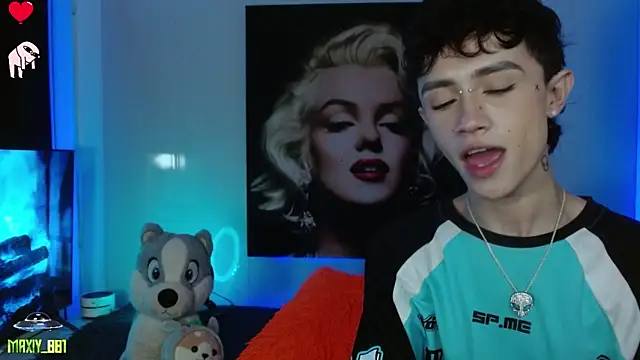 Snapshot of maxiy_001 chatting on 10, 1, 2025 maxiy 001 online show from 10, 1, 2025