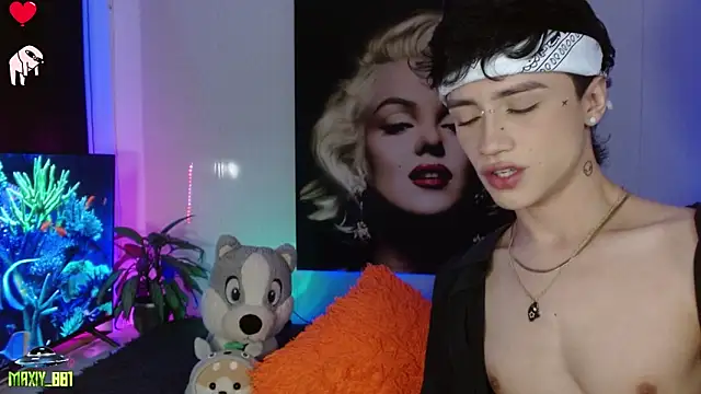 Snapshot of maxiy_001 chatting on 23, 1, 2025 maxiy 001 online show from 23, 1, 2025