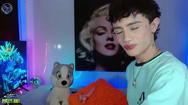 Snapshot of maxiy_001 chatting on 7, 3, 2025 maxiy 001 online show from 7, 3, 2025