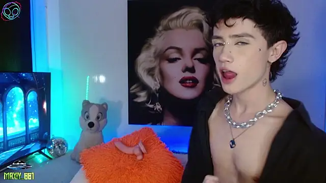 Snapshot of maxiy_001 chatting on 12, 9, 2025 maxiy 001 online show from 12, 9, 2025