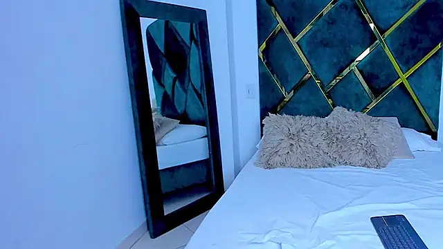 Criss Ariana online show from 3, 3, 2025