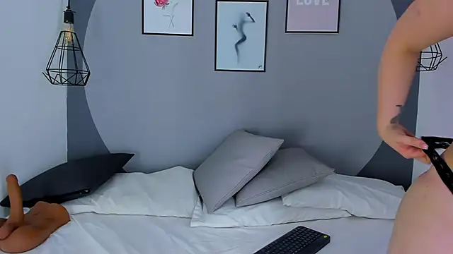 Hanna Moonlight  online show from 29, 12, 2024