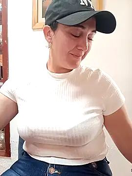 Snapshot of skayhot_ chatting on 18, 2, 2025 skayhot online show from 18, 2, 2025