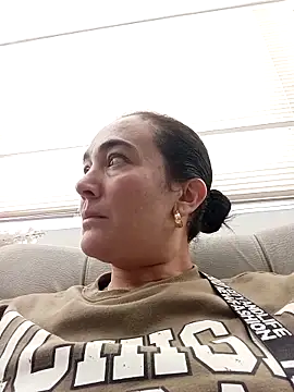 Snapshot of skayhot_ chatting on 5, 3, 2025 skayhot online show from 5, 3, 2025