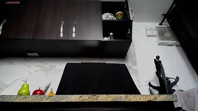 iniyalaboni online show from 3, 10, 2025