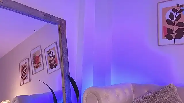 DahianaWalcott online show from 4, 2, 2026