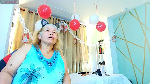 girl amada online show from 15, 9, 2025