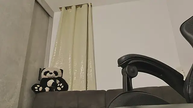 Snapshot of miss_valery2 chatting on 17, 6, 2026 miss valery2 online show from 17, 6, 2026