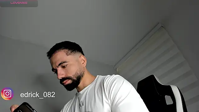 Snapshot of edrick_walton1 chatting on 2, 1, 2025 edrick walton1 online show from 2, 1, 2025
