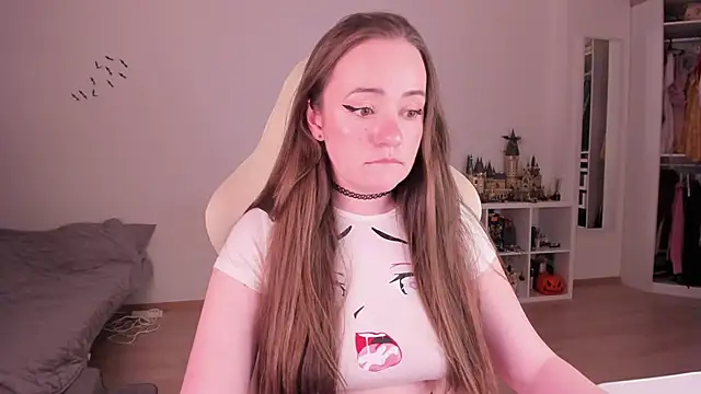 Snapshot of WalkingGirl chatting on 3, 12, 2025 WalkingGirl online show from 3, 12, 2025