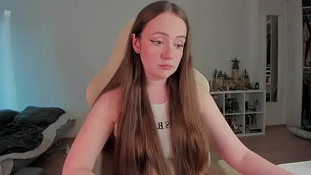 WalkingGirl online show from 8, 5, 2026
