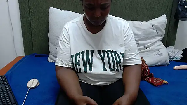 Snapshot of Thickchocolatex2 chatting on 14, 2, 2026 Thickchocolatex2 online show from 14, 2, 2026