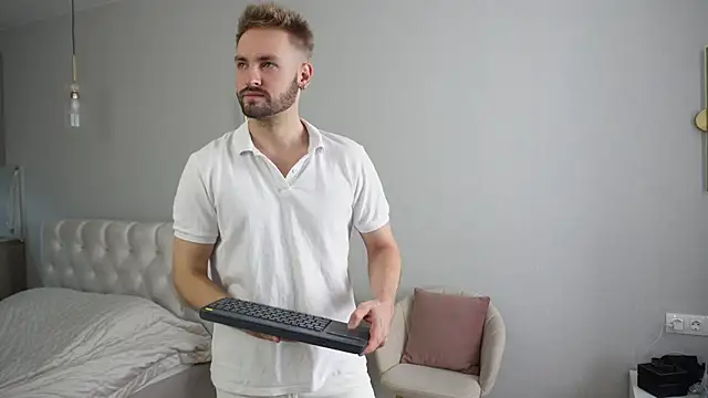 Nik Sharp online show from 14, 4, 2026