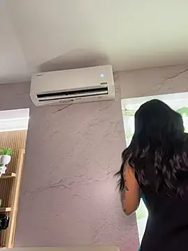 kiim taaylor online show from 30, 11, 2025