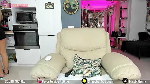 AmySuperHeroes online show from 1, 2, 2025