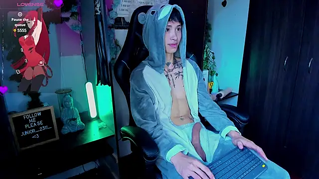 juniior 2311  online show from 14, 3, 2025