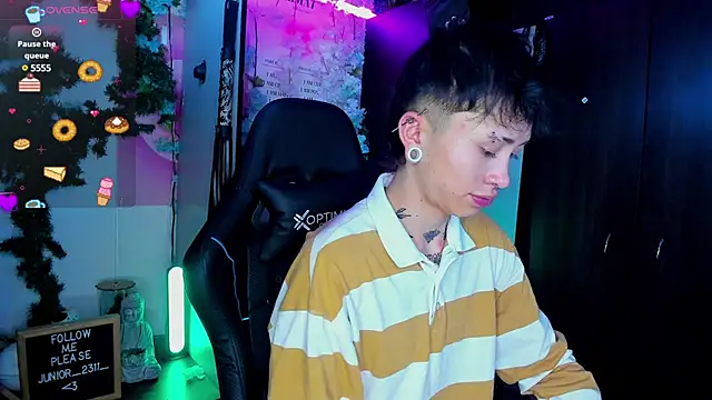 juniior 2311  online show from 15, 3, 2025