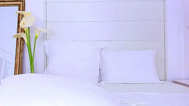 MoonAngelic online show from 6, 3, 2025