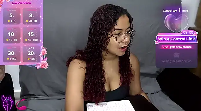 Snapshot of VitoriaFernandes chatting on 12, 1, 2025 VitoriaFernandes online show from 12, 1, 2025