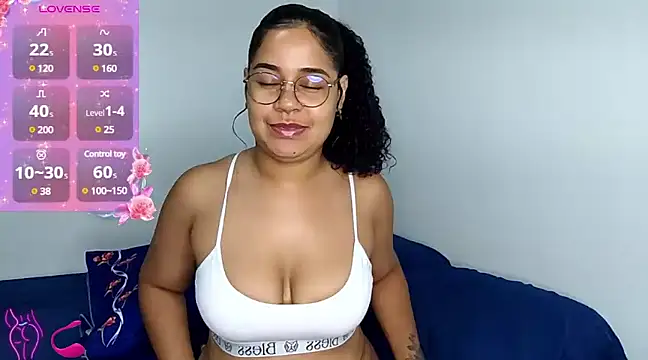 Snapshot of VitoriaFernandes chatting on 30, 1, 2025 VitoriaFernandes online show from 30, 1, 2025
