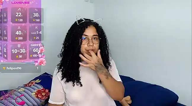 Snapshot of VitoriaFernandes chatting on 1, 2, 2025 VitoriaFernandes online show from 1, 2, 2025