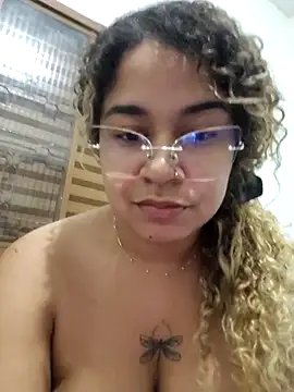 Snapshot of VitoriaFernandes chatting on 11, 9, 2025 VitoriaFernandes online show from 11, 9, 2025