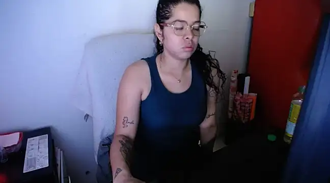 Snapshot of alexa-cooper- chatting on 5, 3, 2025 alexa-cooper- online show from 5, 3, 2025