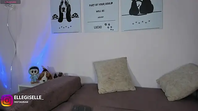 ElleGisellee online show from 14, 10, 2025