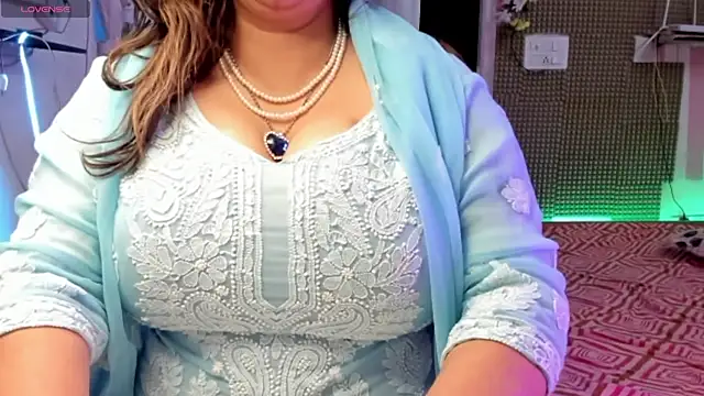 Snapshot of Gulabi_Queen chatting on 9, 3, 2025 Gulabi Queen online show from 9, 3, 2025