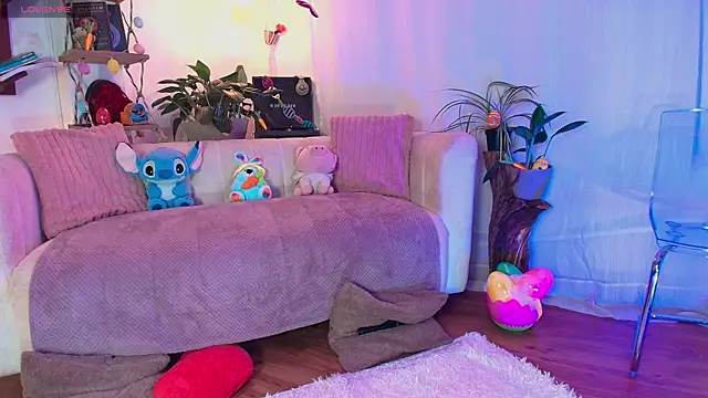 HANNAH LOVEE online show from 5, 4, 2026