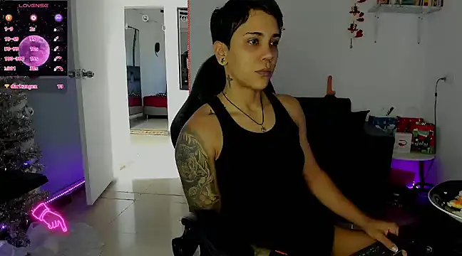 Snapshot of ZhoeStrong chatting on 1, 1, 2025 ZhoeStrong online show from 1, 1, 2025