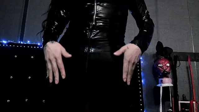 LusstCruella online show from 15, 1, 2025