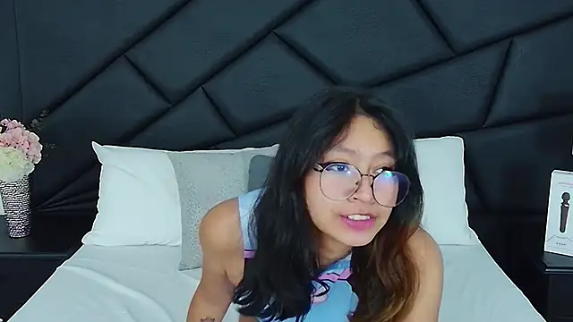 Yommi Winx online show from 11, 1, 2025