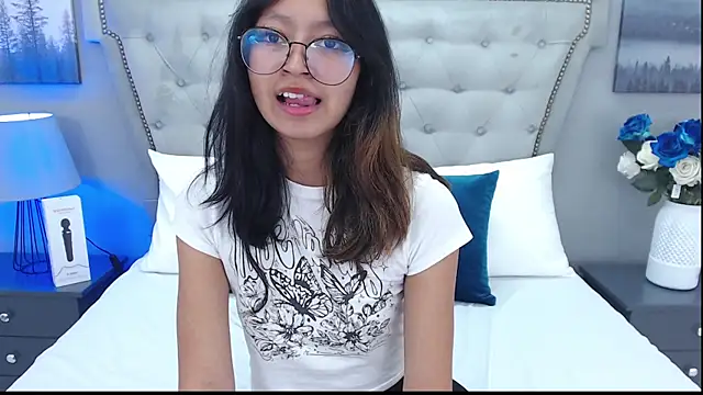 Yommi Winx online show from 11, 3, 2025