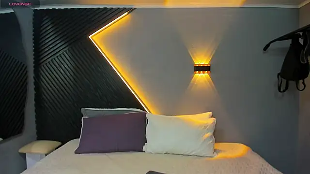 Laia and Aloby online show from 14, 4, 2026