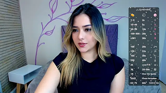 Snapshot of DahliaMoore chatting on 13, 12, 2024 DahliaMoore online show from 13, 12, 2024