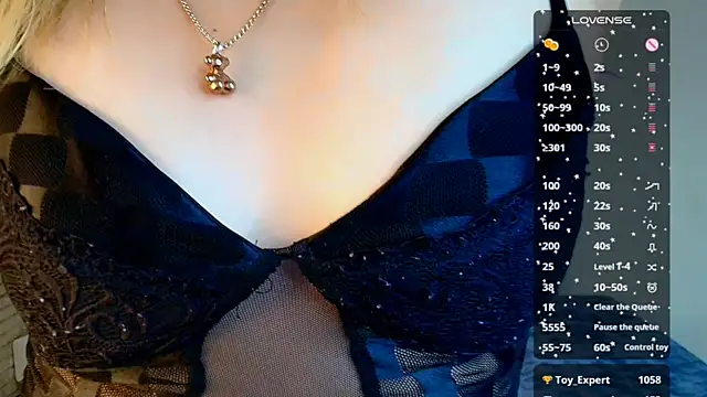 Snapshot of DahliaMoore chatting on 4, 1, 2025 DahliaMoore online show from 4, 1, 2025