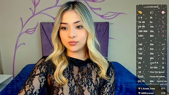 Snapshot of DahliaMoore chatting on 25, 1, 2025 DahliaMoore online show from 25, 1, 2025
