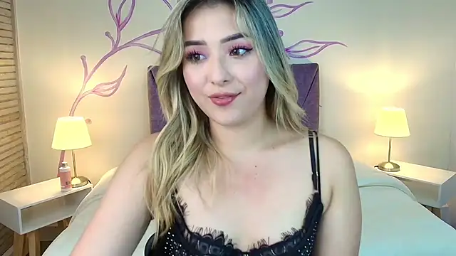 Snapshot of DahliaMoore chatting on 9, 3, 2025 DahliaMoore online show from 9, 3, 2025