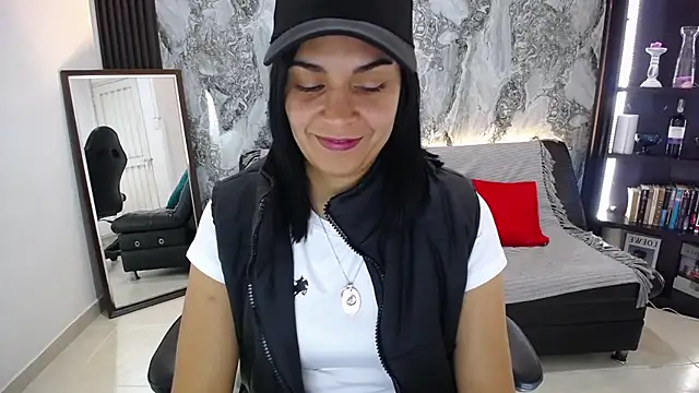 Snapshot of Carlota_milf_30 chatting on 19, 10, 2025 Carlota milf 30 online show from 19, 10, 2025