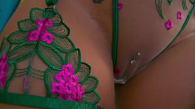 Foxxxy MILF online show from 8, 6, 2026