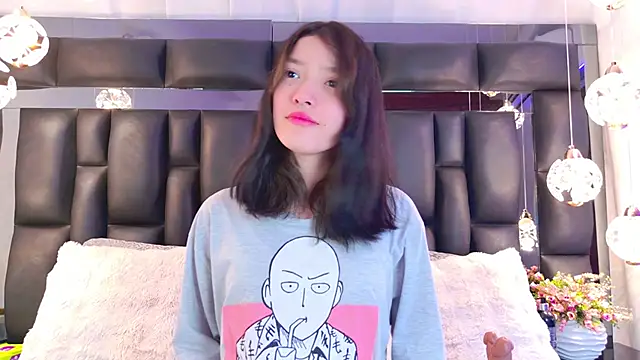 Snapshot of AlliciaKim chatting on 17, 2, 2025 AlliciaKim online show from 17, 2, 2025