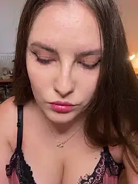 Snapshot of Alicia_Eves chatting on 8, 10, 2025 Alicia Eves online show from 8, 10, 2025