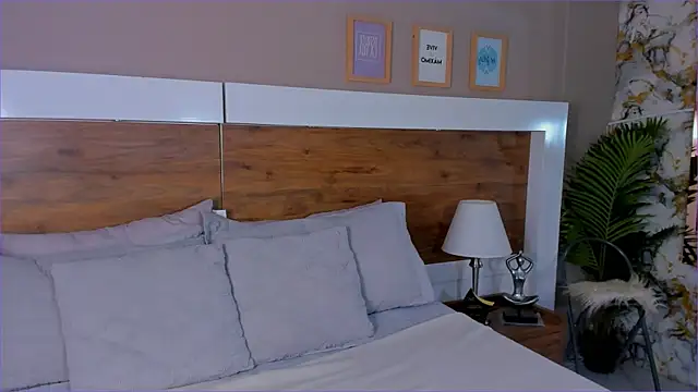 EmaBakker online show from 7, 11, 2025