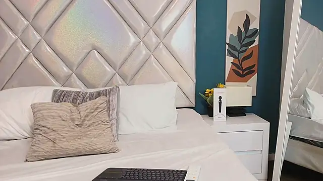 Lana-Gross online show from 5, 3, 2025