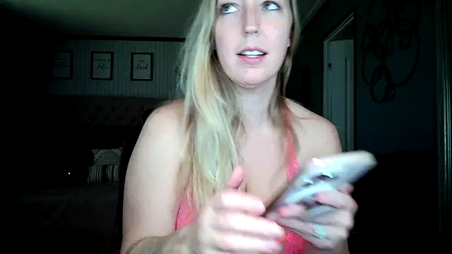 lucyallen4201 online show from 4, 12, 2024